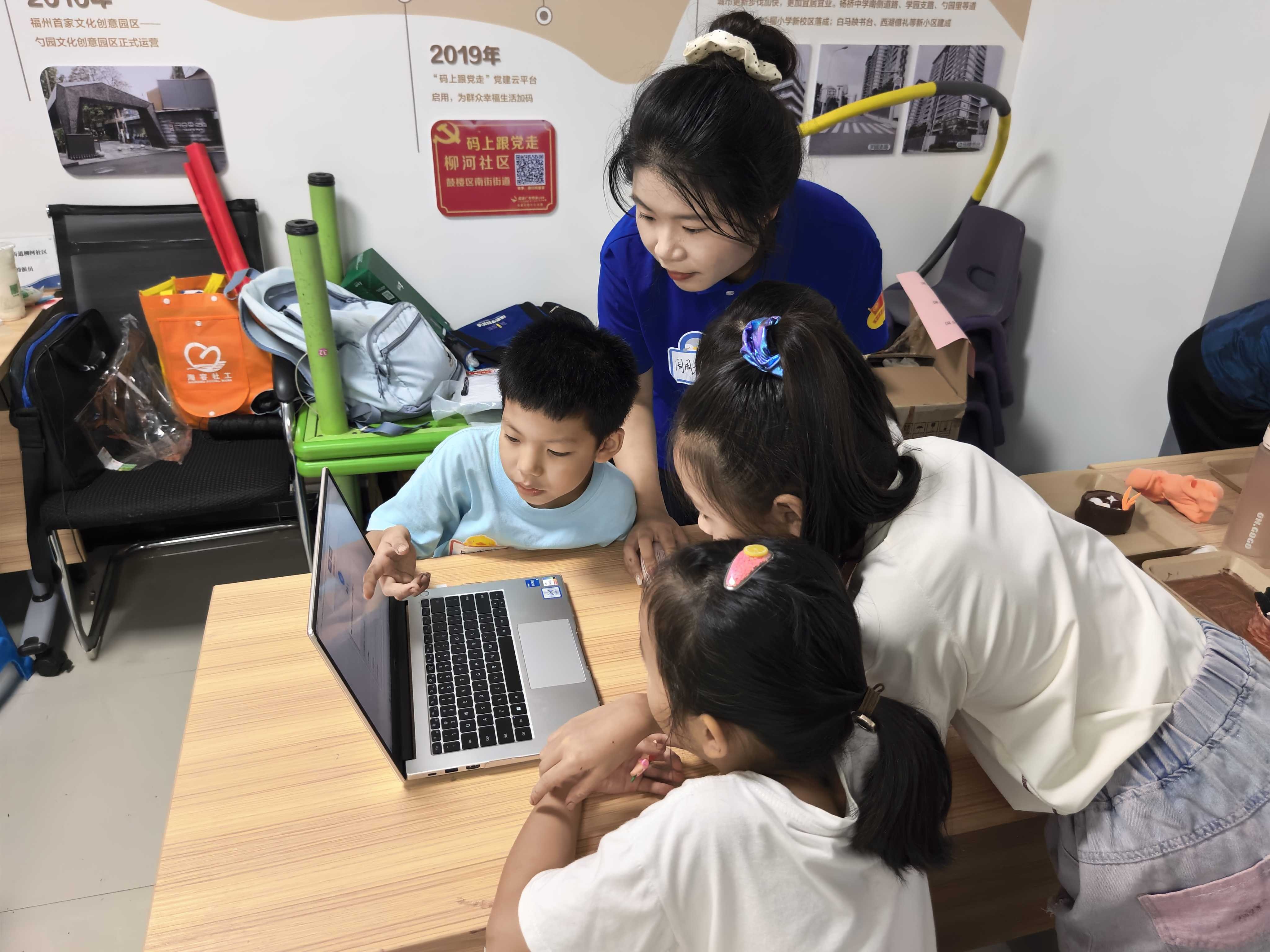 球盟会·(中国)体育官方网站实践队赴福州市柳河社区开展AI赋能福州非遗文化夏令营