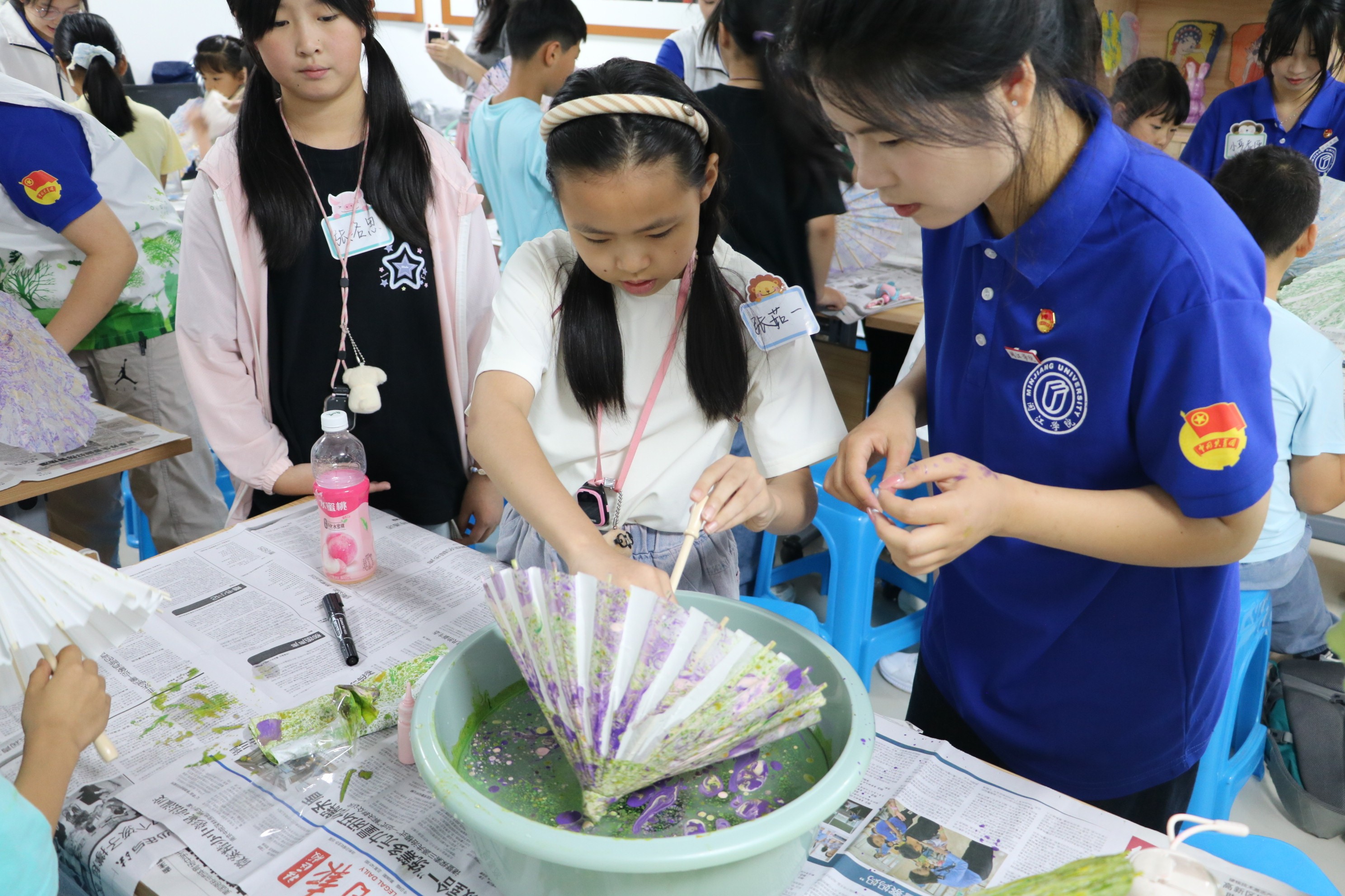 球盟会·(中国)体育官方网站实践队青春执笔绘非遗，匠心入课续文脉